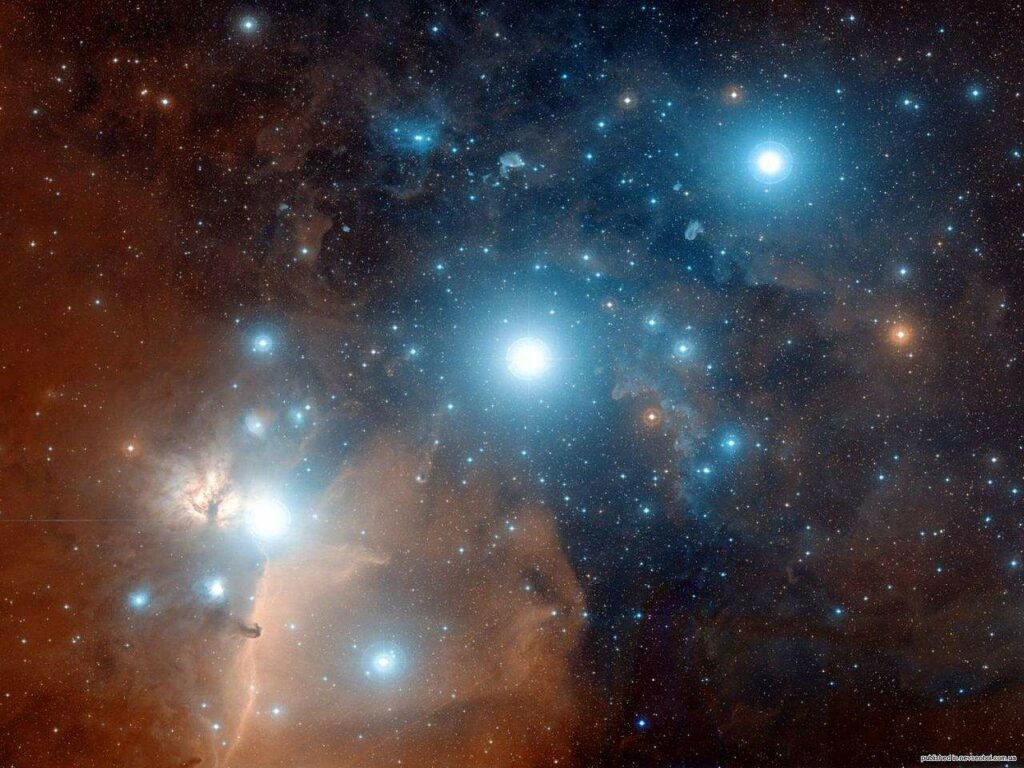 - One of the most beautiful images of Orion's Belt ever taken where we can see the stars Alnitak, Alnilam and Mintaka. The color picture was composited from digitized black and white photographic plates recorded through red and blue astronomical filters, with a computer synthesized green channel.