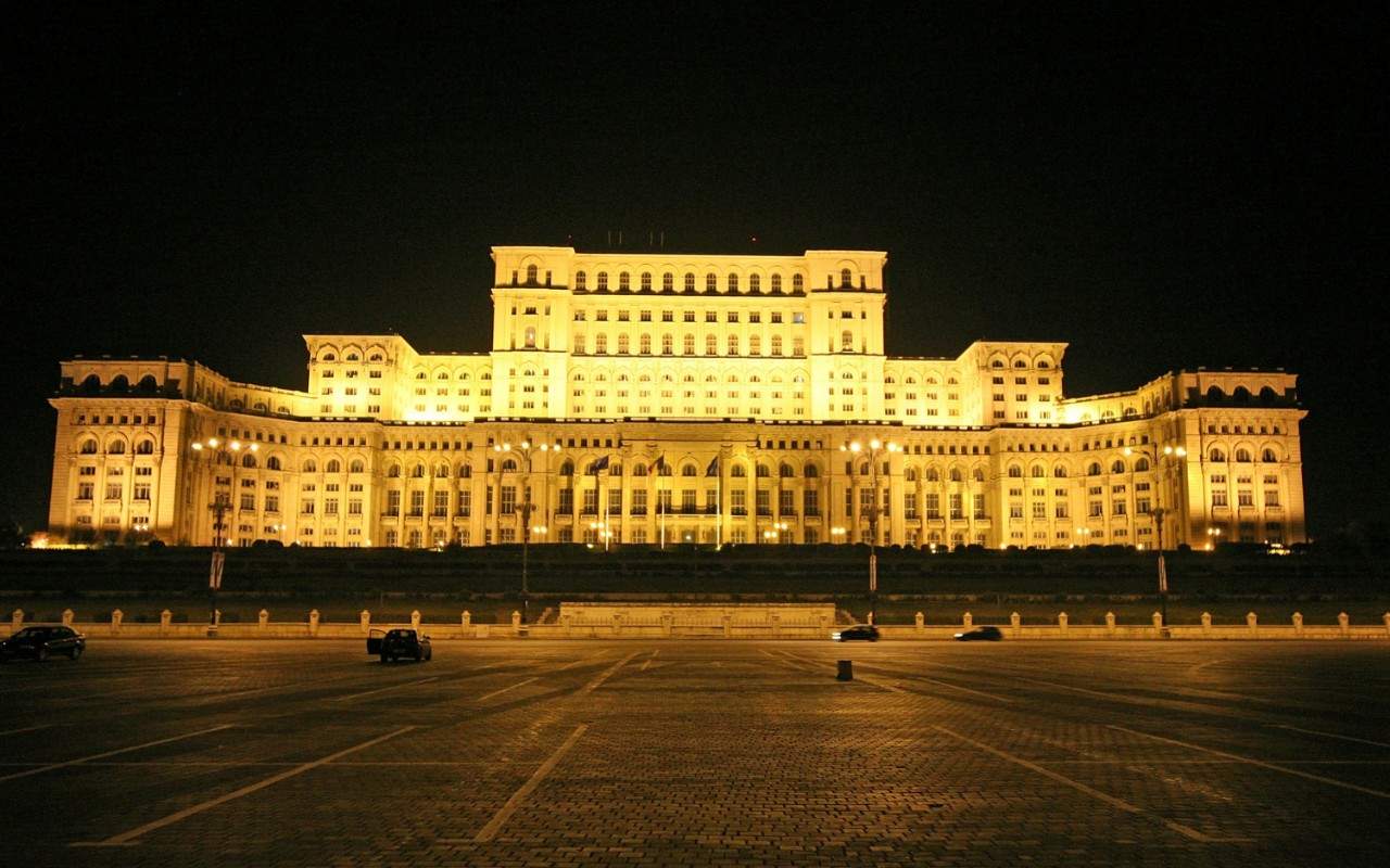 Watch out for the selfie sticks outside this intimidatingly huge structure CREDIT: REX