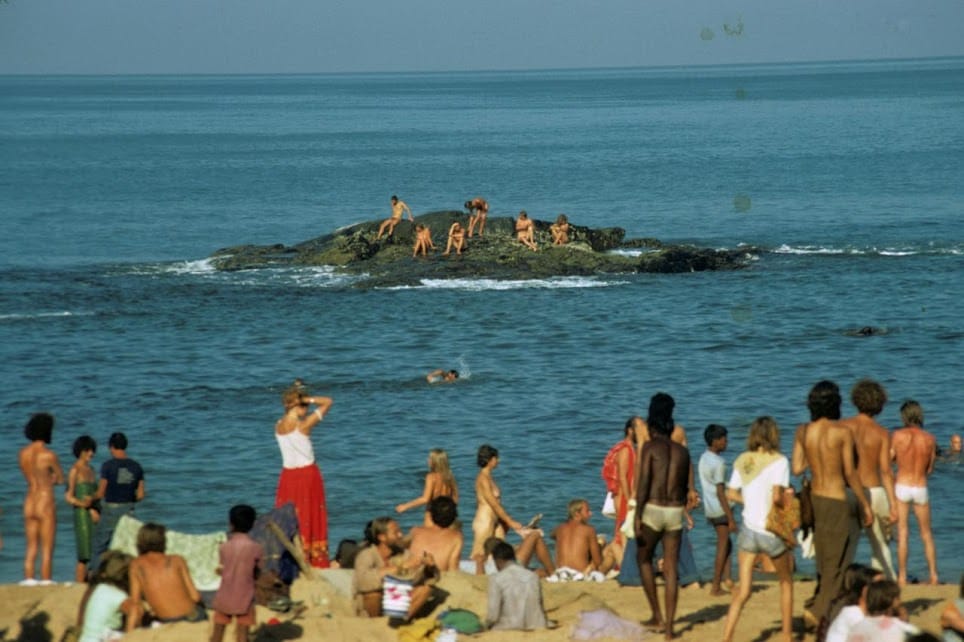 Full moon party morning, Anjuna, Goa, 1979 (Photo by Jacques Lastry). 
